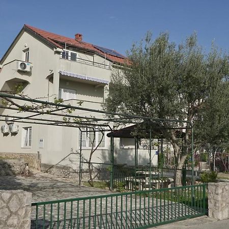 Apartments Bestak Krk Town Luaran gambar