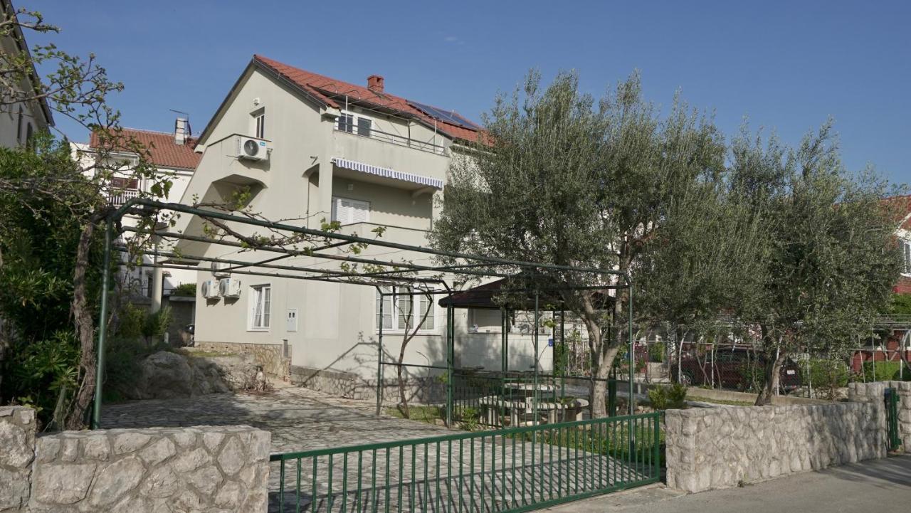 Apartments Bestak Krk Town Luaran gambar