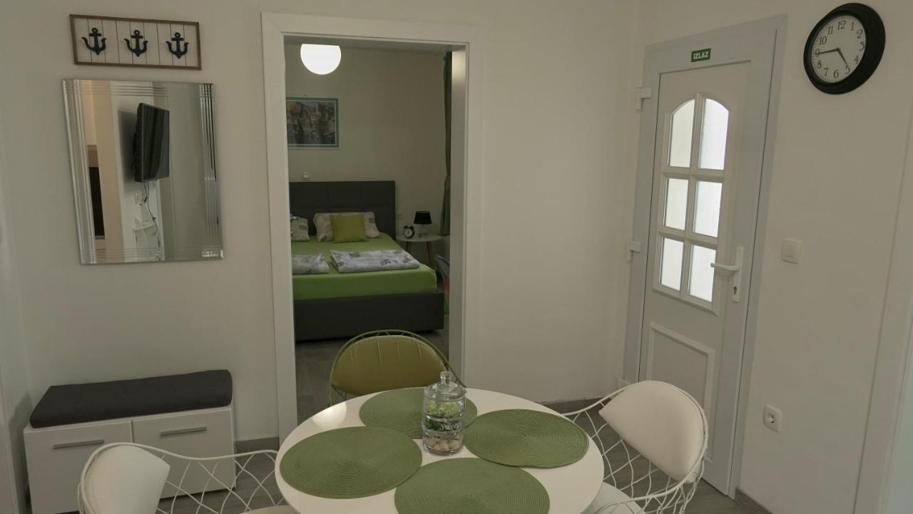 Apartments Bestak Krk Town Luaran gambar