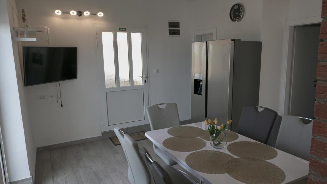 Apartments Bestak Krk Town Luaran gambar