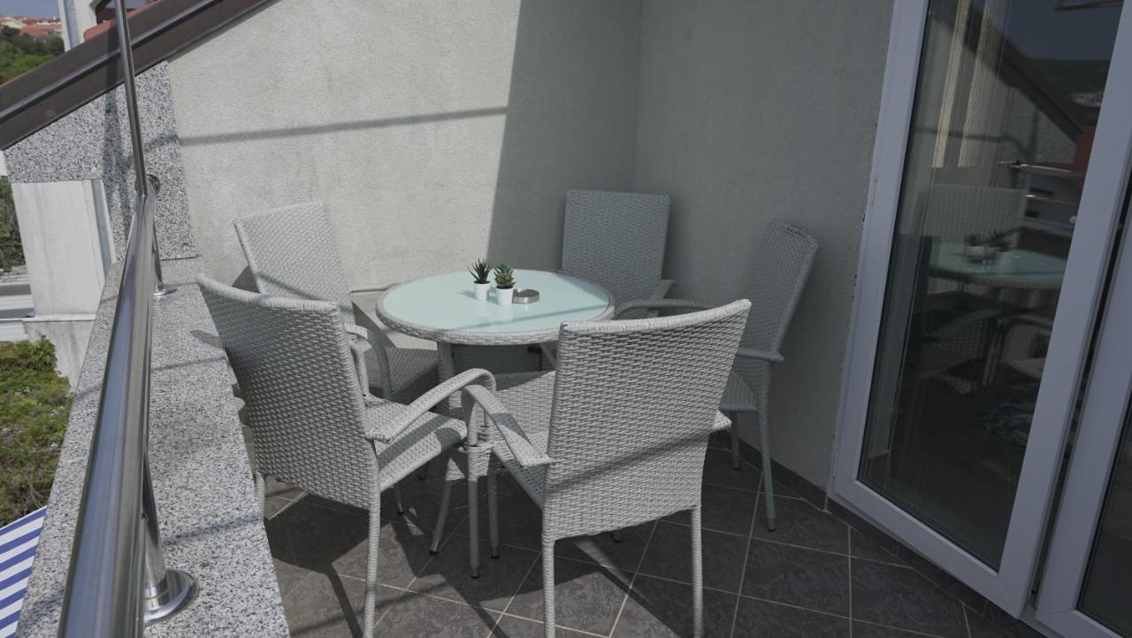 Apartments Bestak Krk Town Luaran gambar