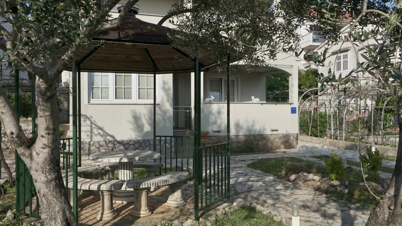 Apartments Bestak Krk Town Luaran gambar