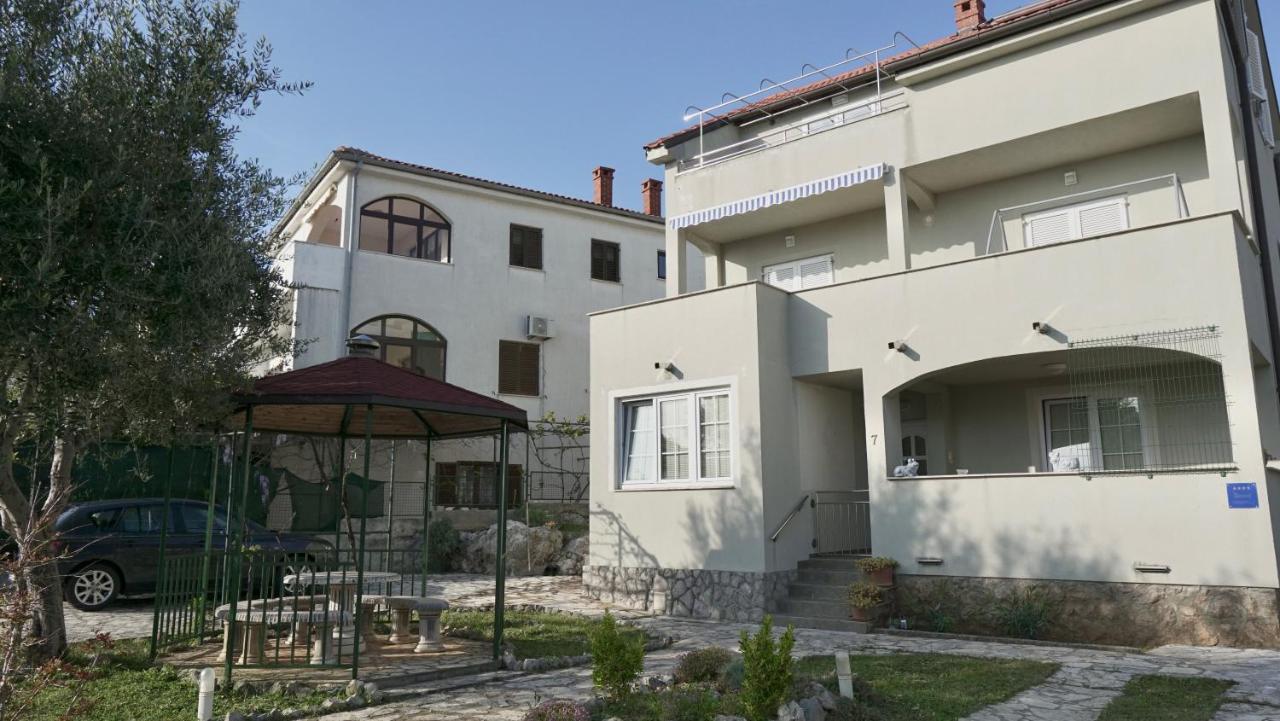 Apartments Bestak Krk Town Luaran gambar