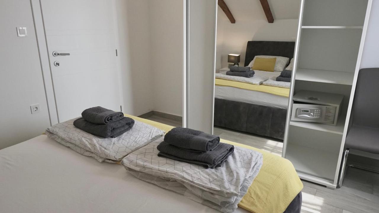 Apartments Bestak Krk Town Luaran gambar