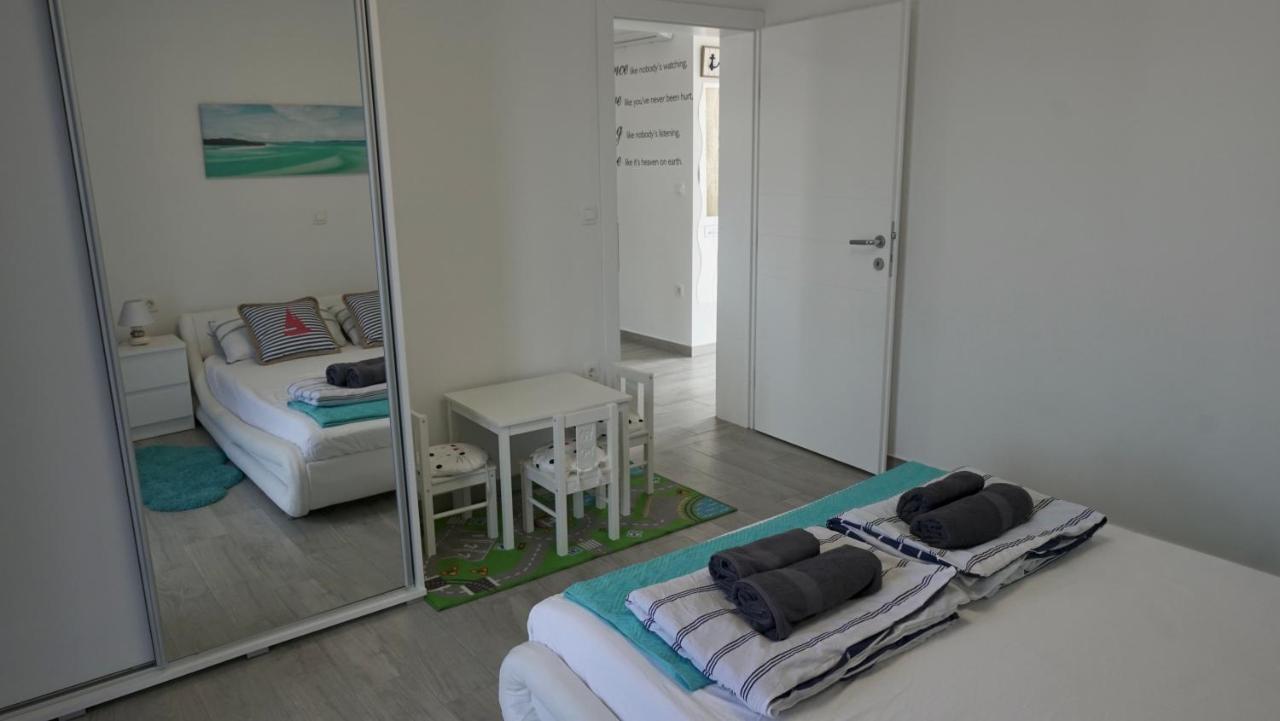 Apartments Bestak Krk Town Luaran gambar