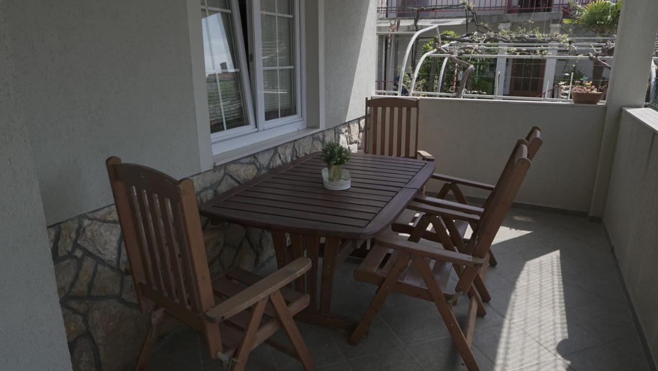 Apartments Bestak Krk Town Luaran gambar